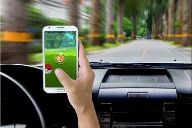 เอาแล้วไง! จับโปเกมอนขณะขับรถ คุณอาจถูกจับเอง | Tip Insure 
